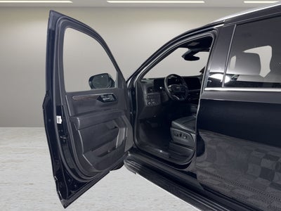 2025 Chevrolet Suburban LT
