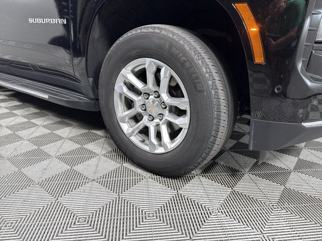 2025 Chevrolet Suburban LT
