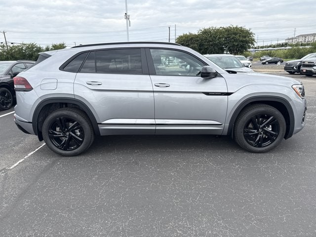 2026 Volkswagen Atlas Cross Sport 2.0T SEL R-Line Black