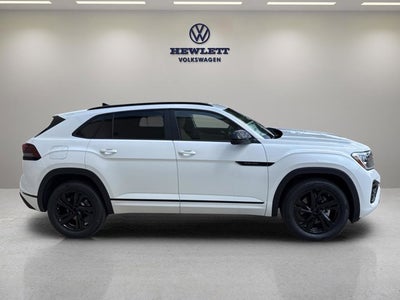 2026 Volkswagen Atlas Cross Sport 2.0T SEL R-Line Black