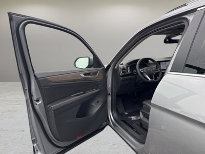 2026 Volkswagen Atlas 2.0T SEL with Captain's Chairs