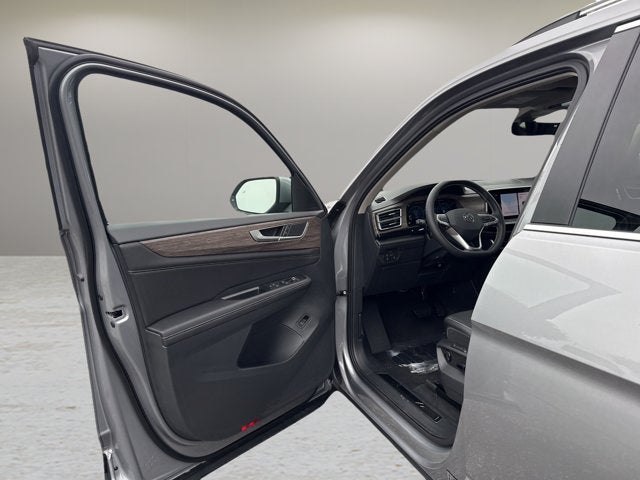 2026 Volkswagen Atlas 2.0T SEL with Captain's Chairs
