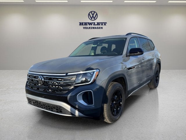 2026 Volkswagen Atlas 2.0T Peak Edition with Captain's Chairs