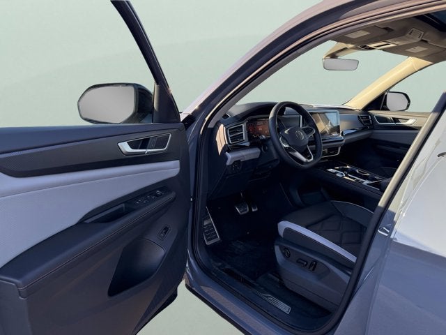 2026 Volkswagen Atlas 2.0T Peak Edition with Captain's Chairs