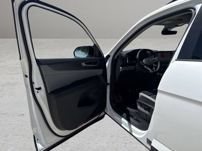 2026 Volkswagen Atlas 2.0T Peak Edition with Captain's Chairs