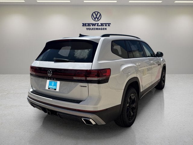 2026 Volkswagen Atlas 2.0T Peak Edition with Captain's Chairs