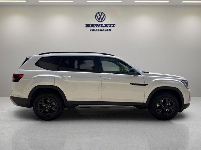 2026 Volkswagen Atlas 2.0T Peak Edition with Captain's Chairs