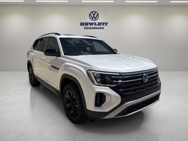 2026 Volkswagen Atlas 2.0T Peak Edition with Captain's Chairs