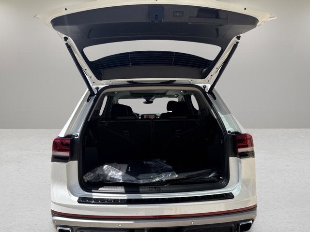 2026 Volkswagen Atlas 2.0T Peak Edition with Captain's Chairs