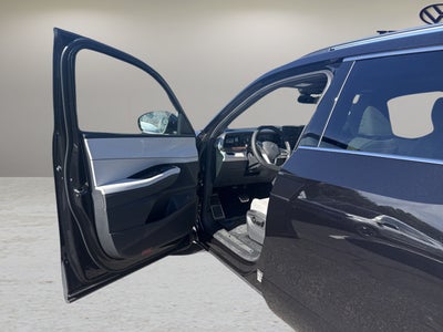 2027 Volkswagen Atlas SEL Premium R-Line with Captain's Chairs