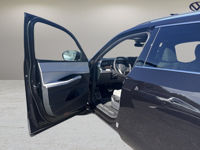 2027 Volkswagen Atlas SEL Premium R-Line with Captain's Chairs