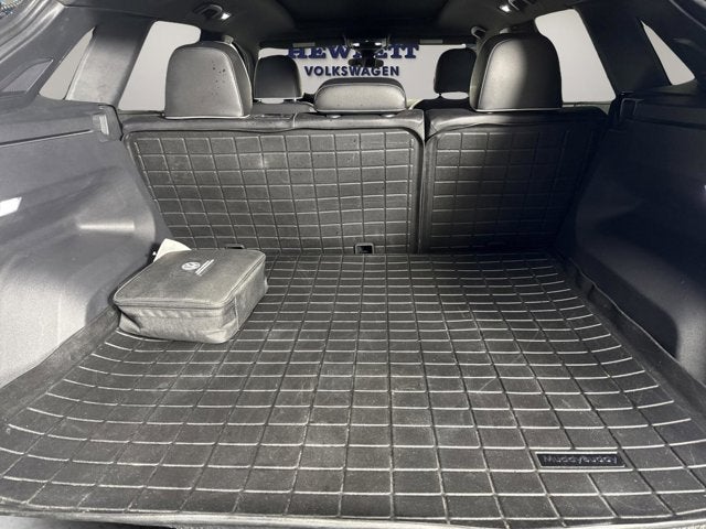 2024 Volkswagen Atlas Cross Sport 2.0T SEL Premium R-Line