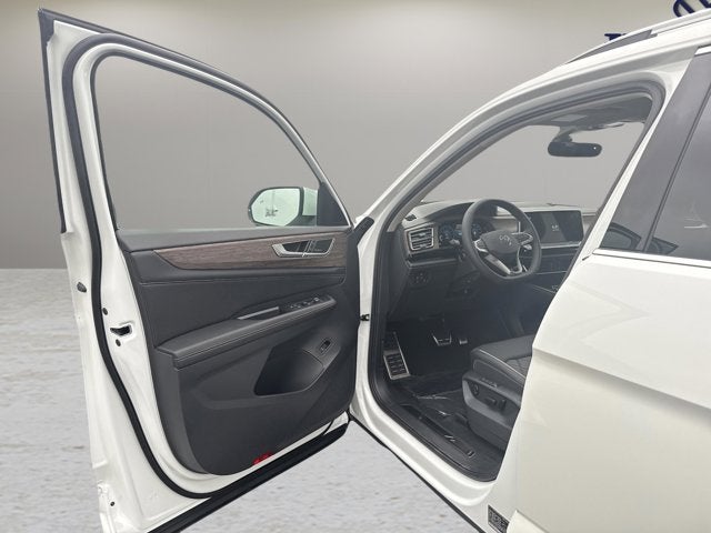 2026 Volkswagen Atlas 2.0T SEL Premium R-Line with Captain's Chairs