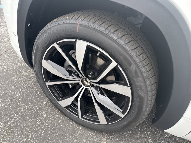 2026 Volkswagen Atlas 2.0T SEL Premium R-Line with Captain's Chairs