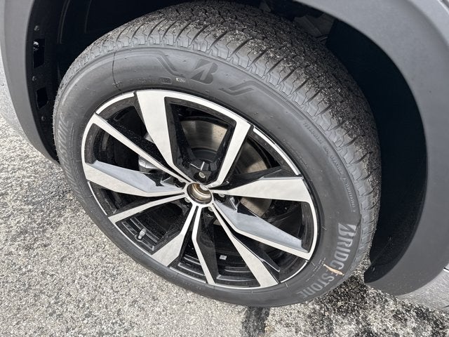 2026 Volkswagen Atlas 2.0T SEL Premium R-Line with Captain's Chairs