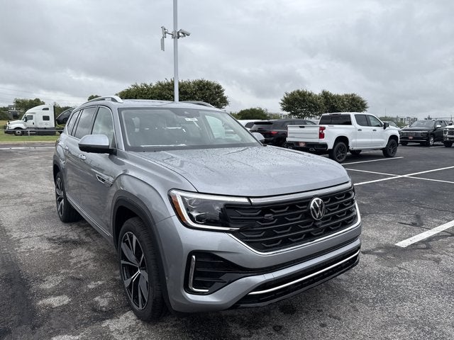 2026 Volkswagen Atlas 2.0T SEL Premium R-Line with Captain's Chairs