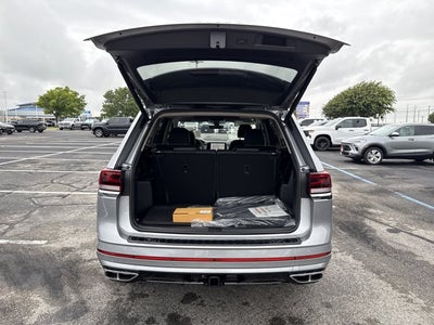 2026 Volkswagen Atlas 2.0T SEL Premium R-Line with Captain's Chairs