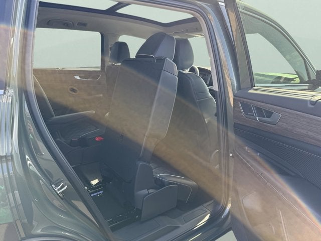 2026 Volkswagen Atlas 2.0T SEL Premium R-Line with Captain's Chairs