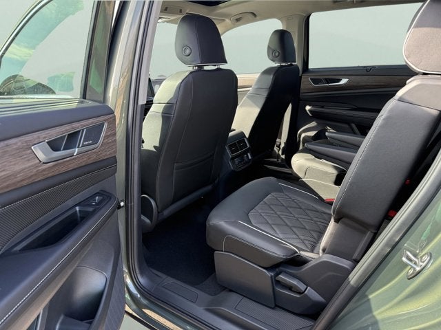 2026 Volkswagen Atlas 2.0T SEL Premium R-Line with Captain's Chairs