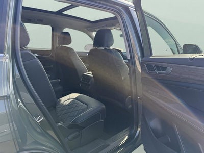 2026 Volkswagen Atlas 2.0T SEL Premium R-Line with Captain's Chairs