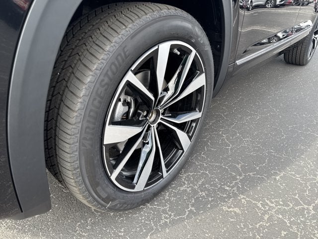2026 Volkswagen Atlas 2.0T SEL Premium R-Line with Captain's Chairs