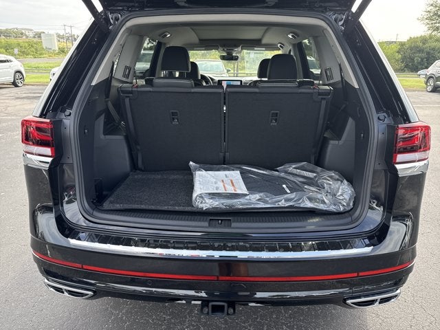 2026 Volkswagen Atlas 2.0T SEL Premium R-Line with Captain's Chairs