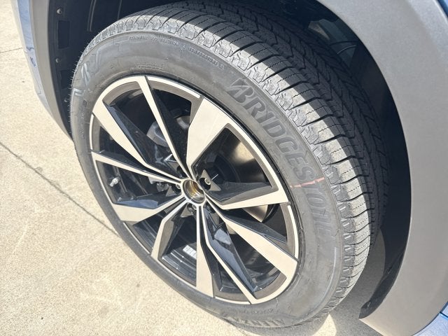 2026 Volkswagen Atlas 2.0T SEL Premium R-Line with Captain's Chairs