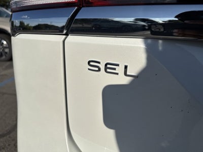 2026 Volkswagen Atlas 2.0T SEL Premium R-Line with Captain's Chairs