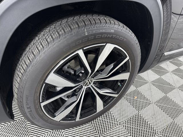 2026 Volkswagen Atlas 2.0T SEL Premium R-Line with Captain's Chairs