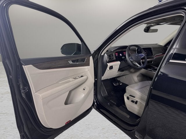 2026 Volkswagen Atlas 2.0T SEL Premium R-Line with Captain's Chairs