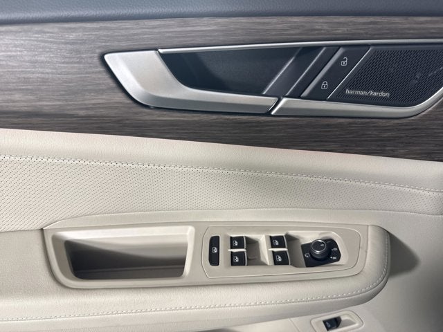 2026 Volkswagen Atlas 2.0T SEL Premium R-Line with Captain's Chairs