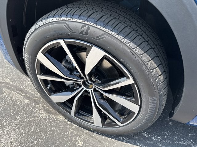 2026 Volkswagen Atlas 2.0T SEL Premium R-Line with Captain's Chairs