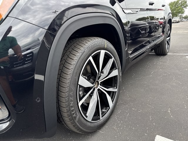 2026 Volkswagen Atlas 2.0T SEL Premium R-Line with Captain's Chairs
