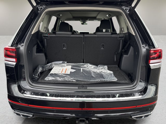 2026 Volkswagen Atlas 2.0T SEL Premium R-Line with Captain's Chairs
