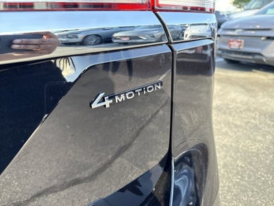 2026 Volkswagen Atlas 2.0T SEL Premium R-Line with Captain's Chairs