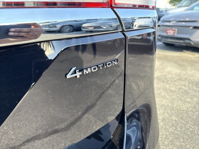 2026 Volkswagen Atlas 2.0T SEL Premium R-Line with Captain's Chairs