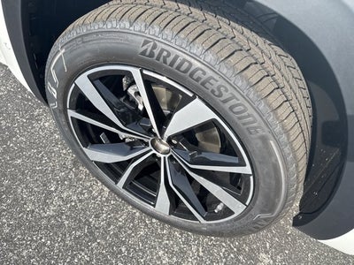 2026 Volkswagen Atlas 2.0T SEL Premium R-Line with Captain's Chairs