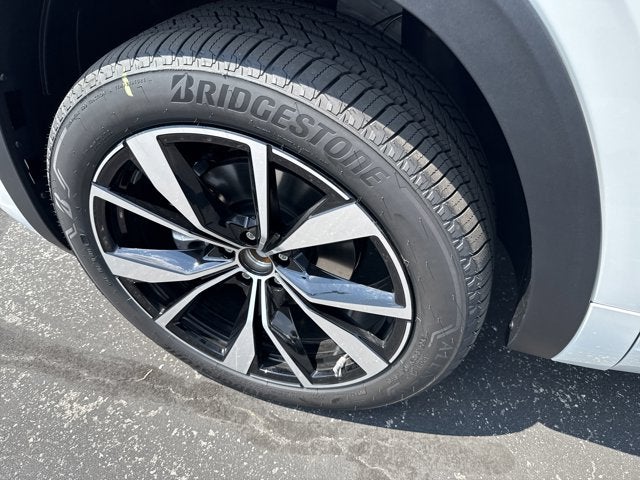 2026 Volkswagen Atlas 2.0T SEL Premium R-Line with Captain's Chairs