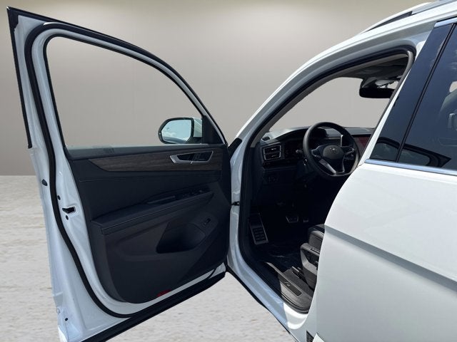 2026 Volkswagen Atlas 2.0T SEL Premium R-Line with Captain's Chairs