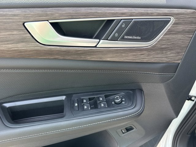 2026 Volkswagen Atlas 2.0T SEL Premium R-Line with Captain's Chairs