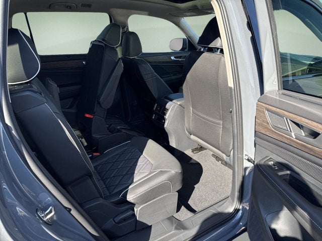 2026 Volkswagen Atlas 2.0T SEL Premium R-Line with Captain's Chairs