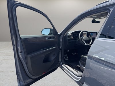 2026 Volkswagen Atlas 2.0T SEL Premium R-Line with Captain's Chairs