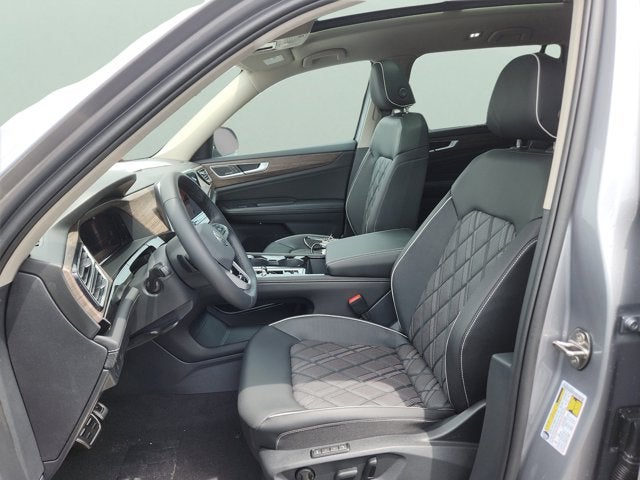 2025 Volkswagen Atlas 2.0T SEL Premium R-Line with Captain's Chairs