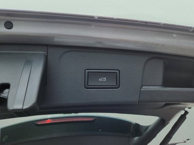 2025 Volkswagen Atlas 2.0T SEL Premium R-Line with Captain's Chairs