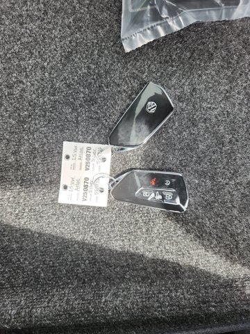 2025 Volkswagen Atlas 2.0T SEL Premium R-Line with Captain's Chairs