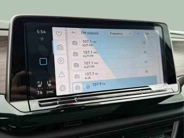 2025 Volkswagen Atlas 2.0T SEL Premium R-Line with Captain's Chairs