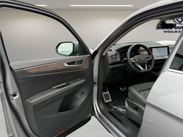 2025 Volkswagen Atlas 2.0T SEL Premium R-Line with Captain's Chairs