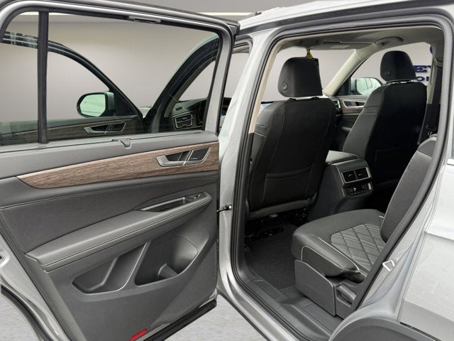 2025 Volkswagen Atlas 2.0T SEL Premium R-Line with Captain's Chairs