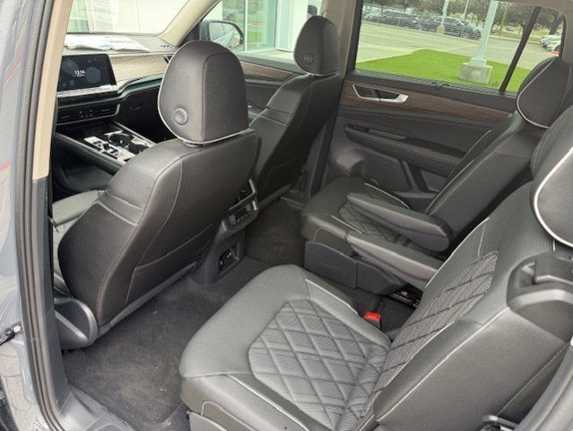 2025 Volkswagen Atlas 2.0T SEL Premium R-Line with Captain's Chairs
