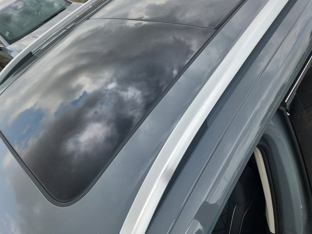 2025 Volkswagen Atlas 2.0T SEL Premium R-Line with Captain's Chairs